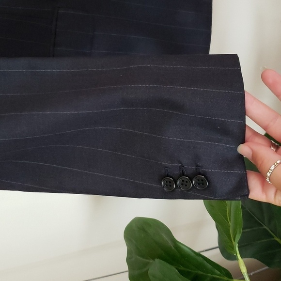 Brioni double button Blazer, Wool, Blue pinstripe, classic men's suit jacket. - Picture 8 of 15